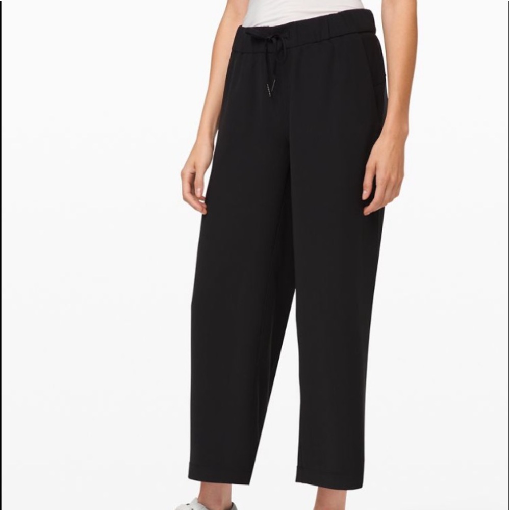 BRAND NEW WITH TAGS. lululemon on the fly pants